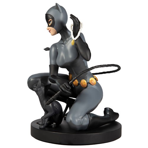 DC Designer Series Statues - 1/6 Scale Catwoman (By Stanley Artgerm Lau)